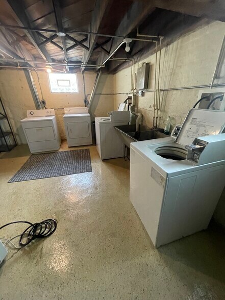 Building Photo - 5028 17th Ave