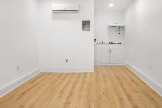 Building Photo - 1232 W Ave H 14