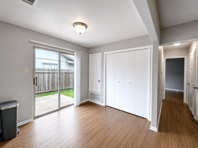 Building Photo - 2116 Gaston Pl Dr