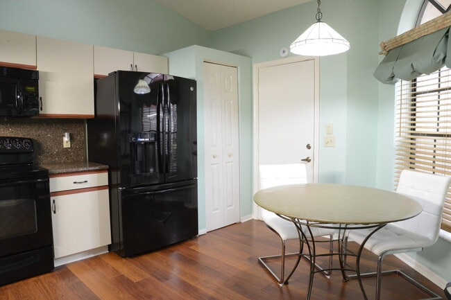 Building Photo - 7557 Lexington Club Blvd