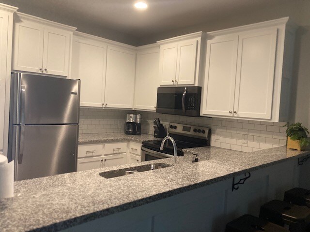 Building Photo - 3320 Robin Ln