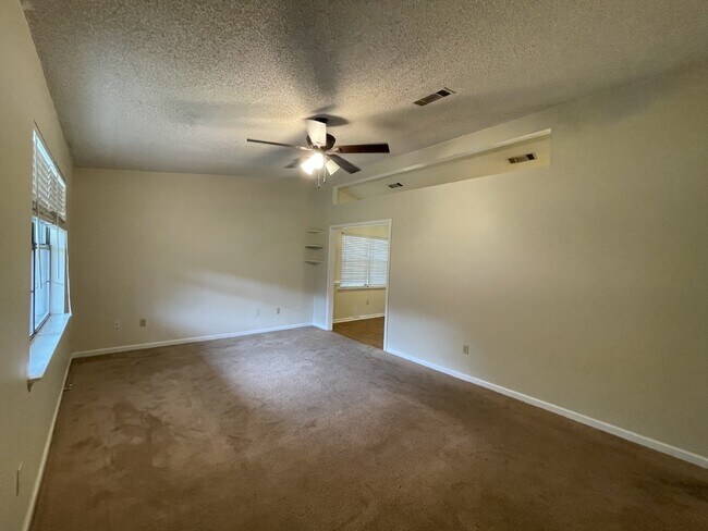 Building Photo - House for Rent
