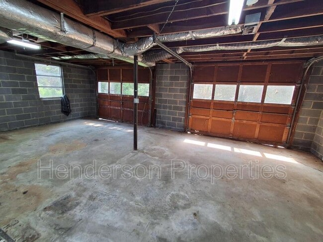 Building Photo - 1411 Pennington Rd