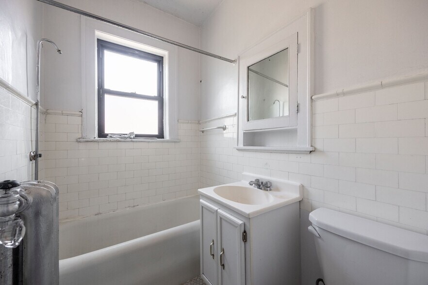 Building Photo - 4519 N Paulina St