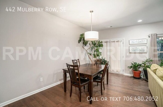 Building Photo - Luxury Townhome for Rent in the Gated Comm...