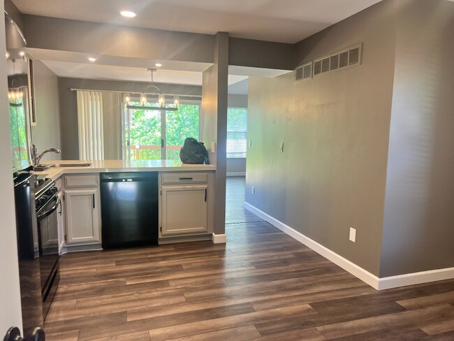 Building Photo - 634 Sandy Summit Dr