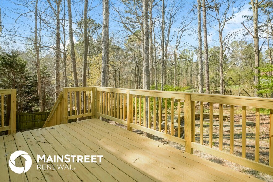 Building Photo - 10 Wisteria Dr