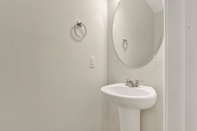Building Photo - Townhome for Rent