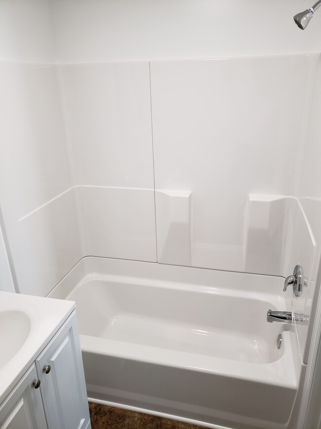 Shower - 631 Plater St