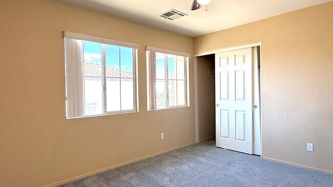 Building Photo - 1013 Shades End Ave