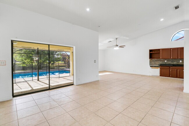 Building Photo - 14616 Autumn Ave