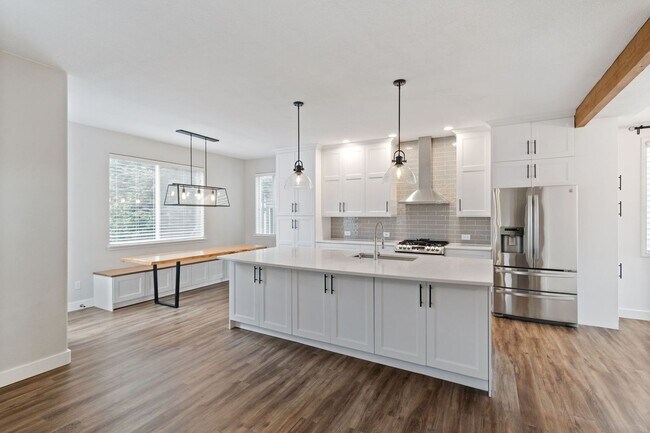 Building Photo - 14081 SW Viewpoint Ct