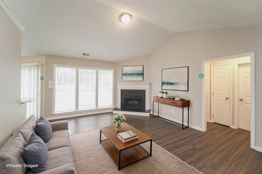 Building Photo - 2400 Celosia Dr