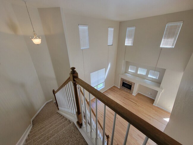 Building Photo - West Longmont 2 story single family home f...