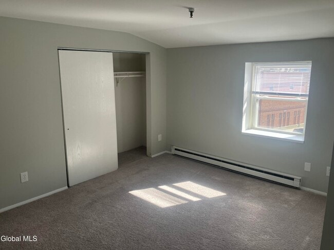 Building Photo - 82 Circular St