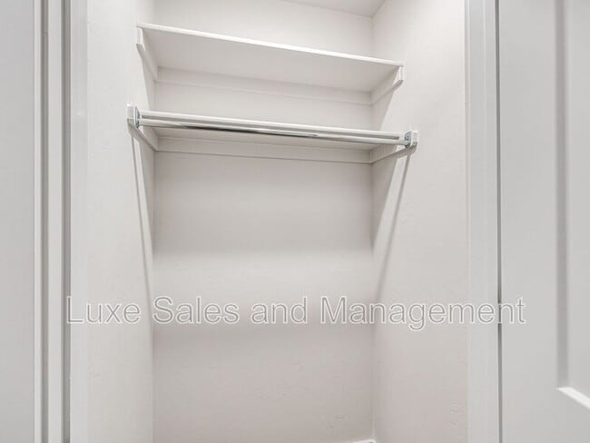 Building Photo - 614 W 2nd St