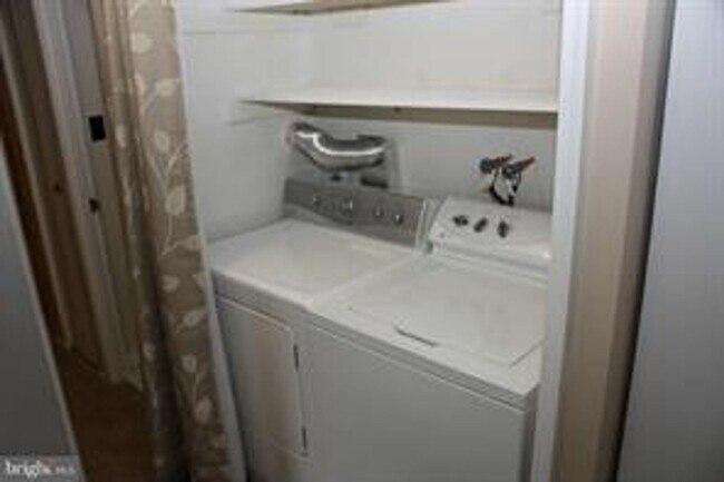 Building Photo - 3 BEDROOM CONDO WITH BALCONY, ALL UTILITIE...