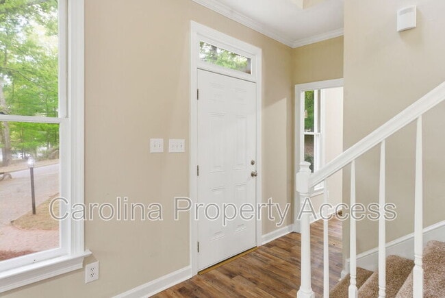 Building Photo - 102 Markham Dr