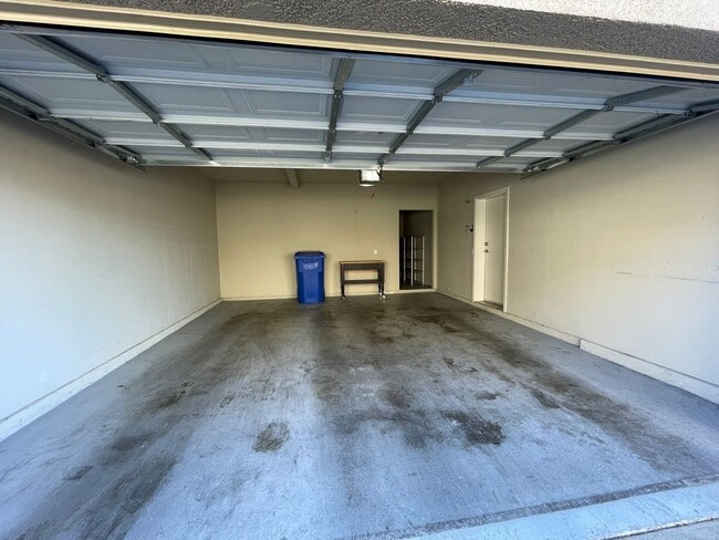 Building Photo - Vessona: Desirable Gated Community: 2bdrm 2bath with Loft!