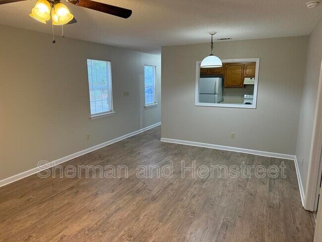 Building Photo - 404 Commons Dr