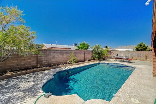 Building Photo - 6813 W Greydawn Dr