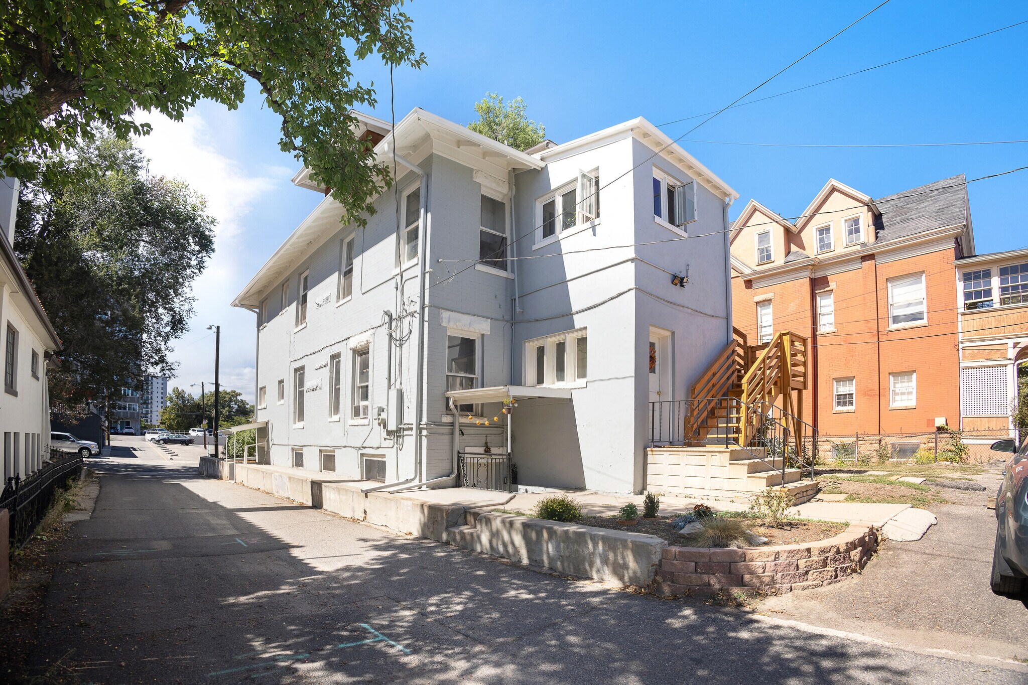 Building Photo - 830 Clarkson