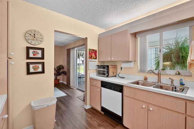 Building Photo - 17551 SE 96th Ct