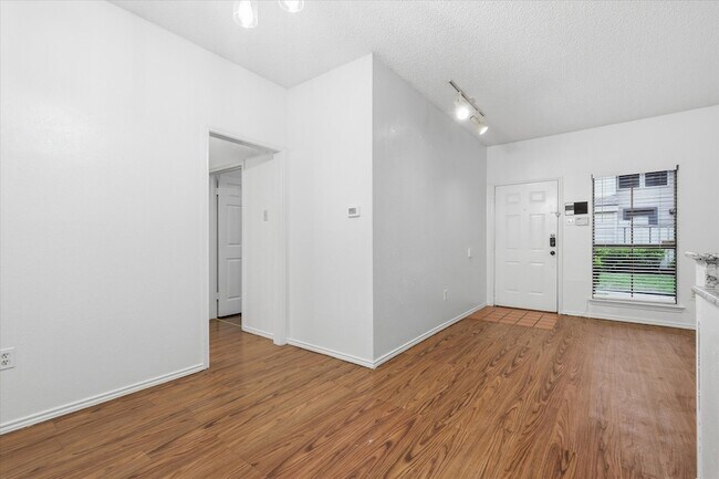 Building Photo - 9600 Royal Ln