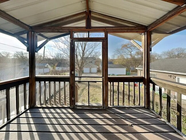 Building Photo - 3101 Nevada Ave S