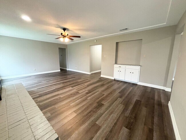 Building Photo - Completely Remodeled 4 bedroom Home