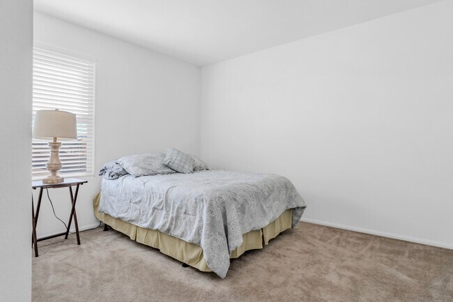 Building Photo - 10289 Massachusetts Ln