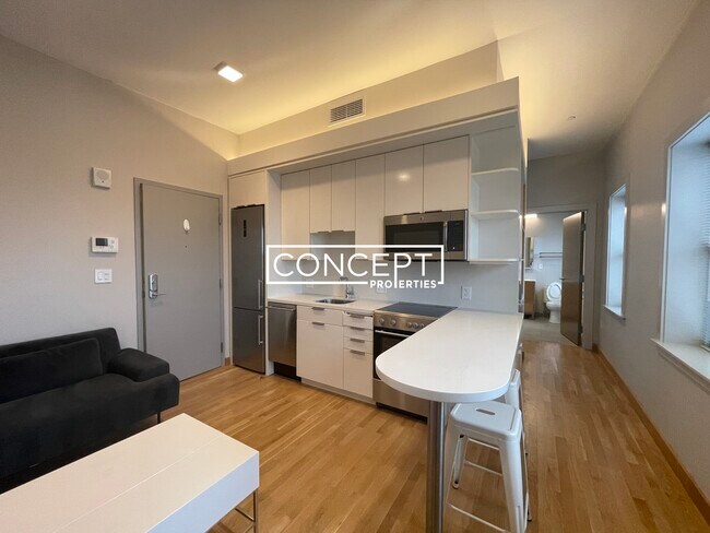 Building Photo - 115 Mt Auburn St