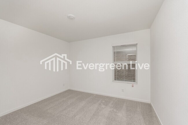 Building Photo - 1211 Falcon Hts Dr