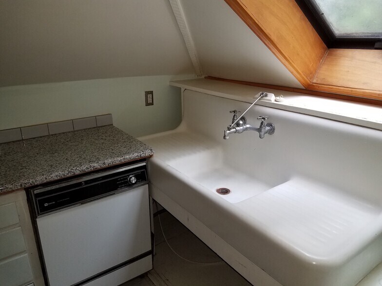 Building Photo - 411 W South St