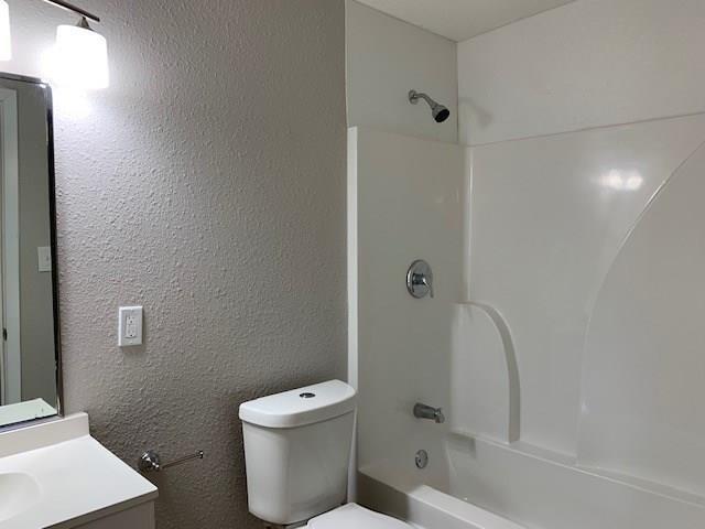 Building Photo - 719 E Chestnut St