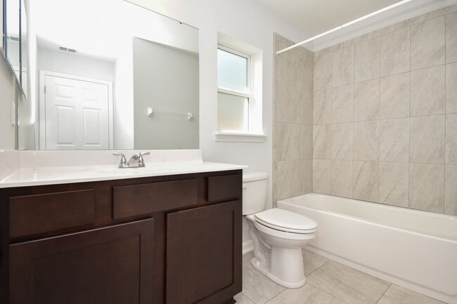 Building Photo - Modern 3BR/2BA Home in Desirable Westchest...