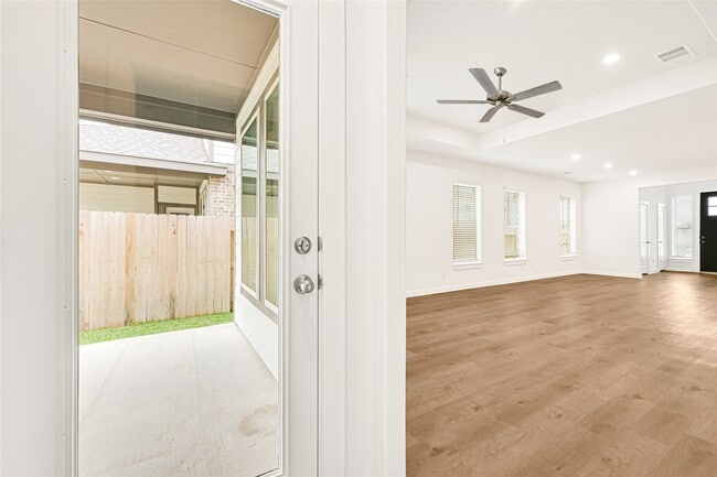 Building Photo - 31819 Autumn Spur Ln