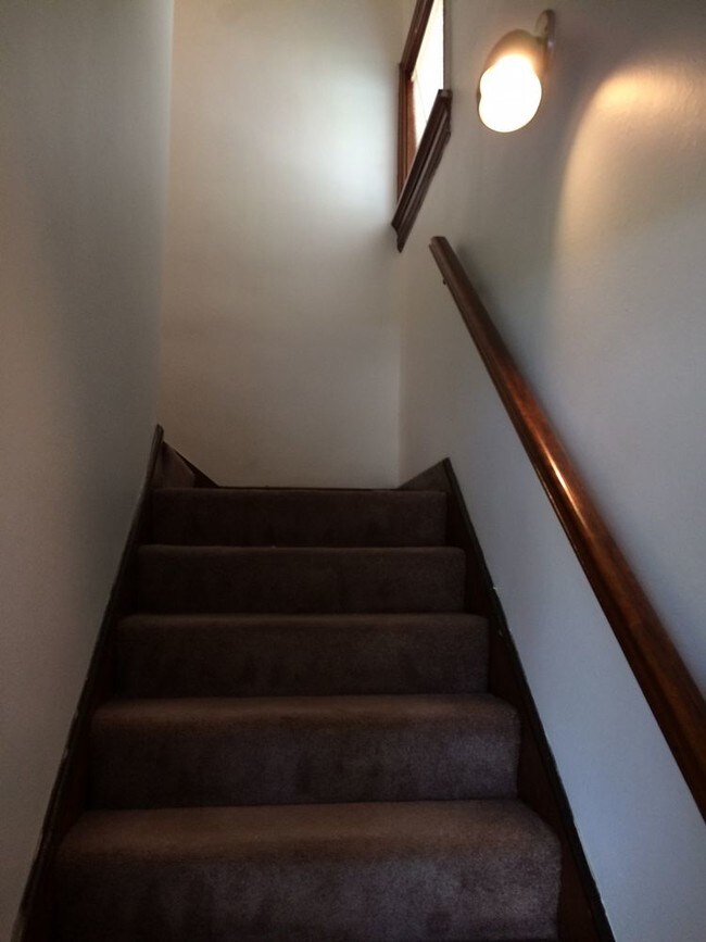 Building Photo - 2806 Hawthorne Ave