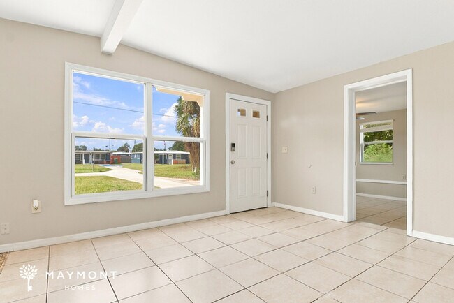 Building Photo - Charming Largo Home