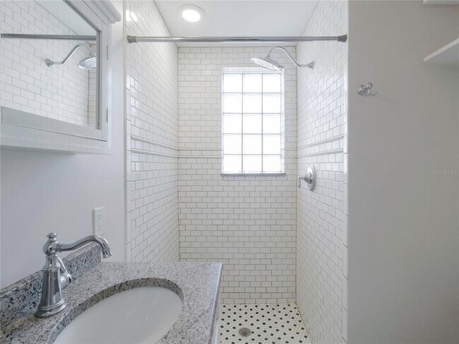 Building Photo - 2808 Clinton St S