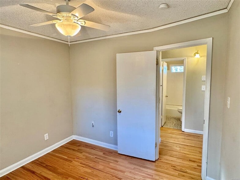 Building Photo - 1100 Lombard Dr