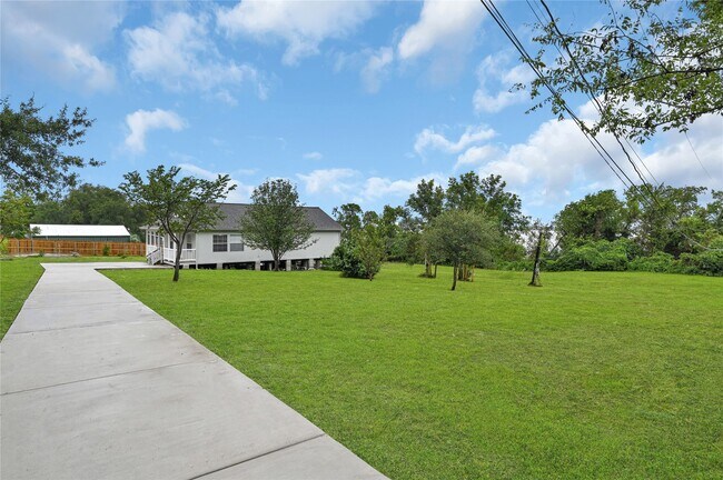 Building Photo - 609 Avenue D