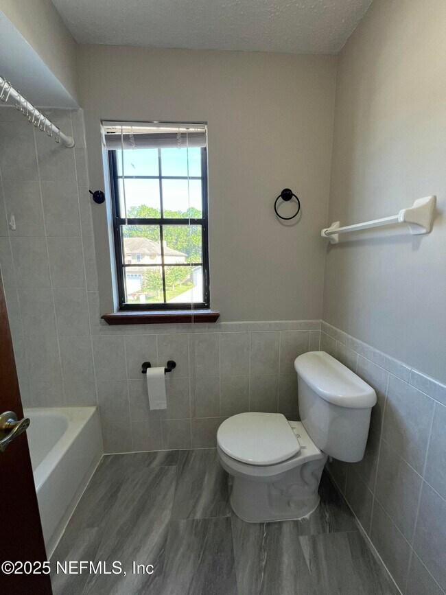 Building Photo - 4022 Laurelwood Dr