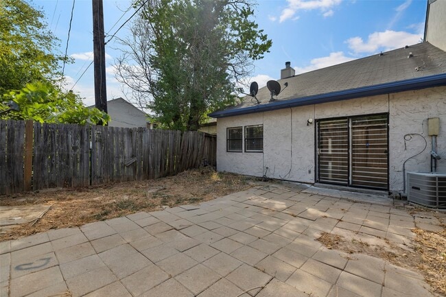 Building Photo - 7120 Deer Creek Ct