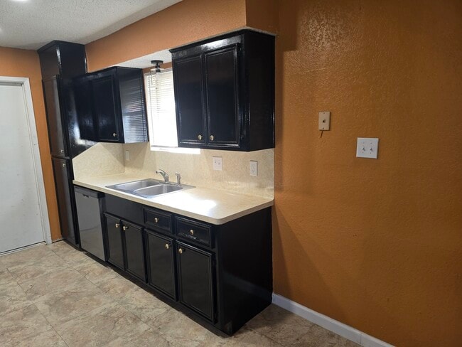 Building Photo - 7218 Oriole St