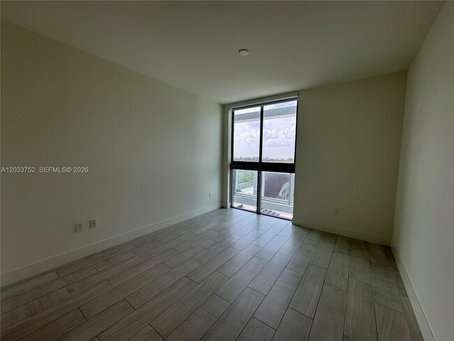 Building Photo - 2000 Metropica Wy