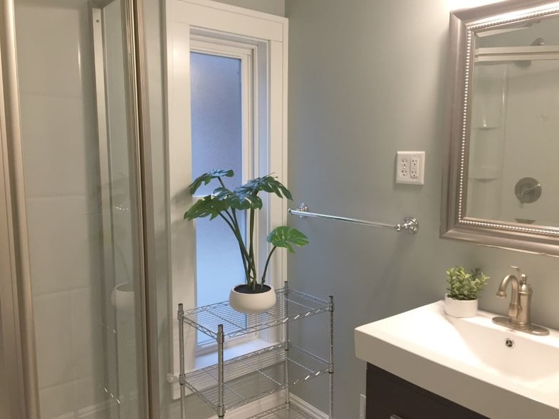 Bathroom - 2518 E 124th St