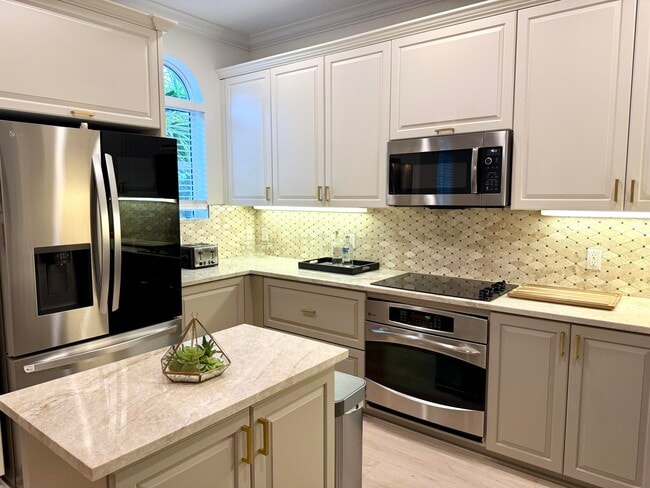Building Photo - 809 Estancia Wy