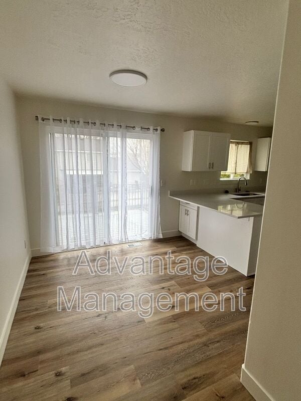 Building Photo - 741 1420 W