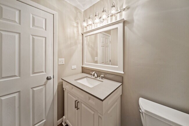 Building Photo - 1502 Carrol Ct